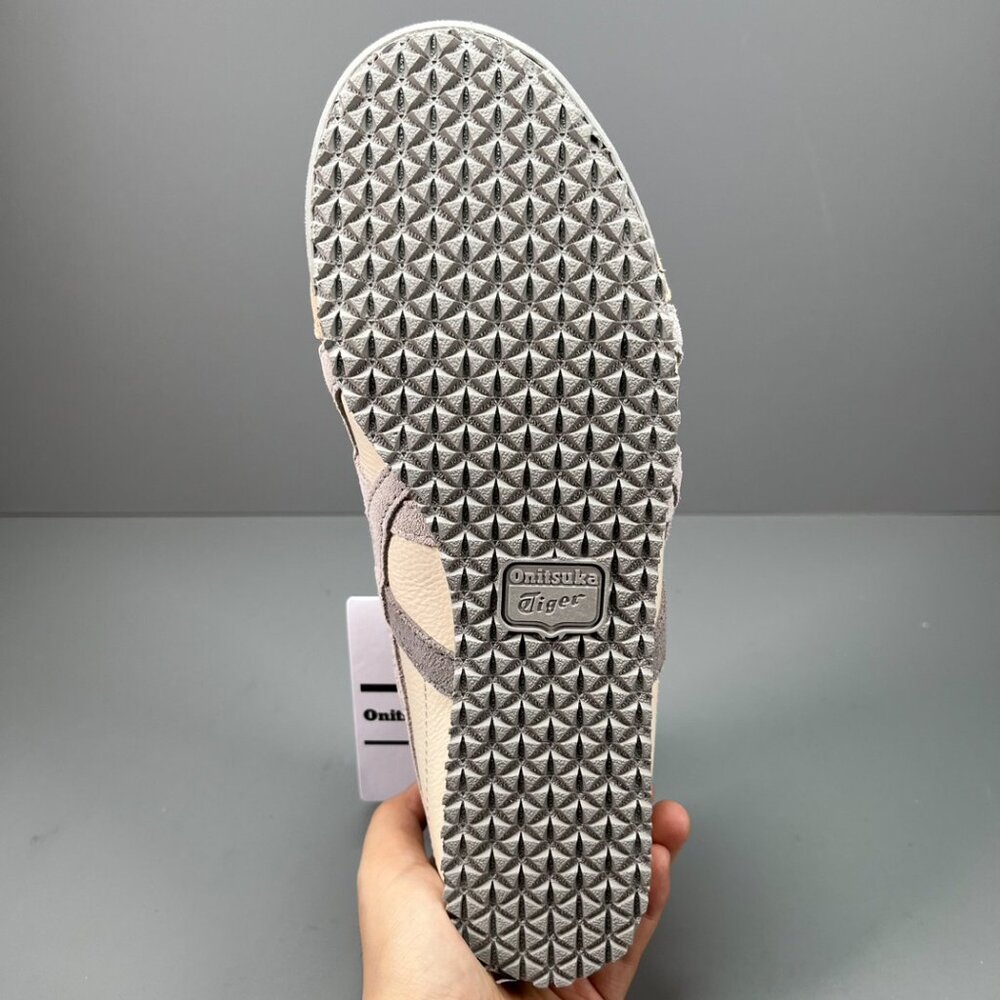 Asics shoes - Picture 8 of 8